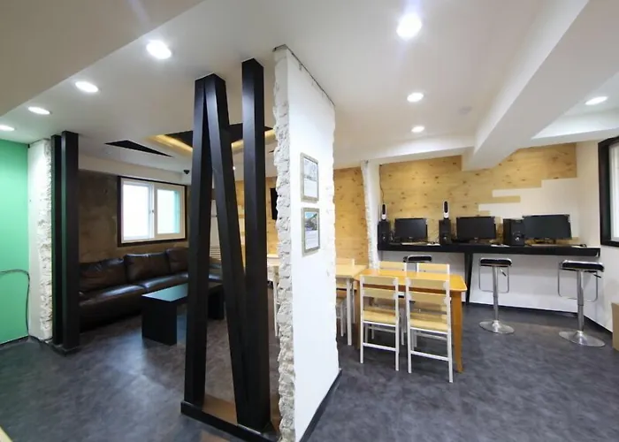 Calli Hostel *